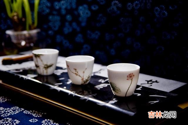 有次去朋友的办公室里 无论如何，别因为借钱，随便就借出来个仇人