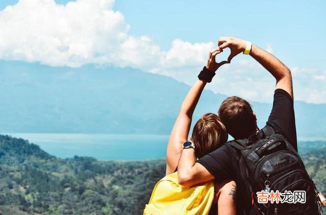 首先有两个问题很想问出来：在金钱面前 婚姻里，女人最需要的是什么，答案其实真的很简单
