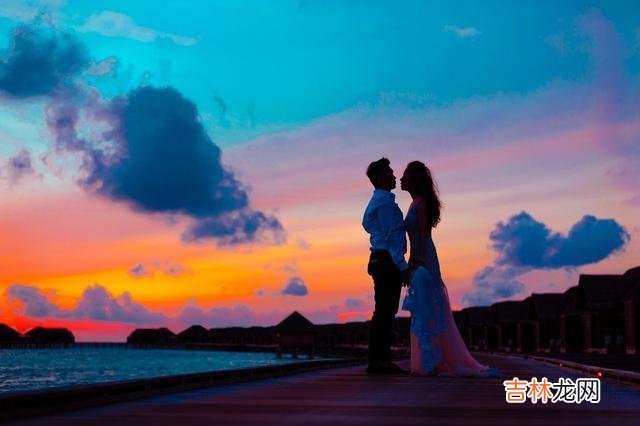 01“自古深情留不住 感情中，女人需要掌握套路，才能成功达成自己的意向