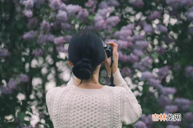 心情不佳 成年人的世界，情绪不能够写在脸上，而是藏在深夜的朋友圈里
