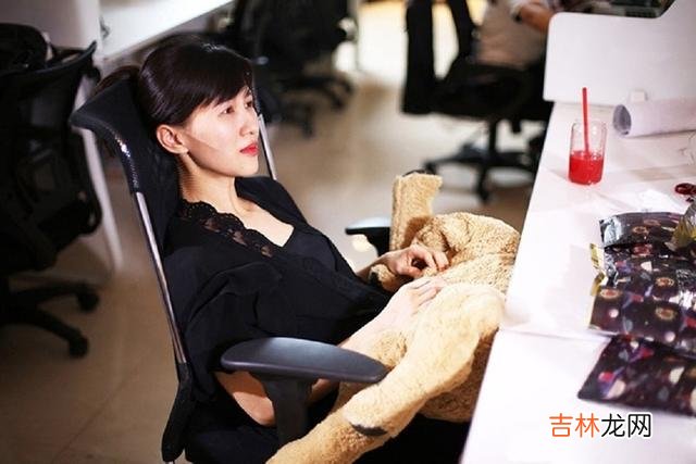 女人生孩子从古至今都是件很不容易的事情 生孩子后还能活出自我的女人，才是人生真正的赢家