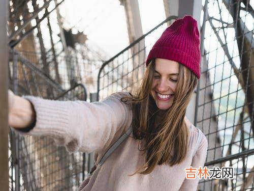 所谓走在成长的路上 我们没必要站在后来的年龄的高度上,去批判曾经的自己,这不公平