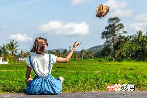 周国平说过：“能使女人长久保持魅力的是容貌中的精神特性 老实说，男生有怎样的行为，会让女人觉得很掉价？