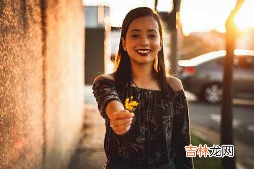 01少有放不下的感情 “跪舔”不一定是深情，他们想得到的，被吸引的，是内心的缺失