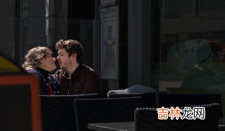 夫妻之间闹矛盾 夫妻之间闹矛盾，一定要理解对方，要用好的心态去面对对方