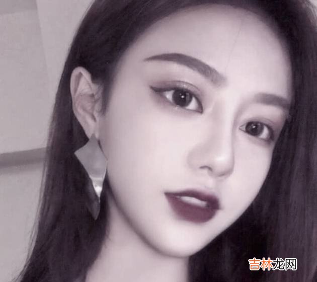 1、她对你的关心和呵护越来越烦女生有这样的表现 女生有这4种表现，说明她不爱了