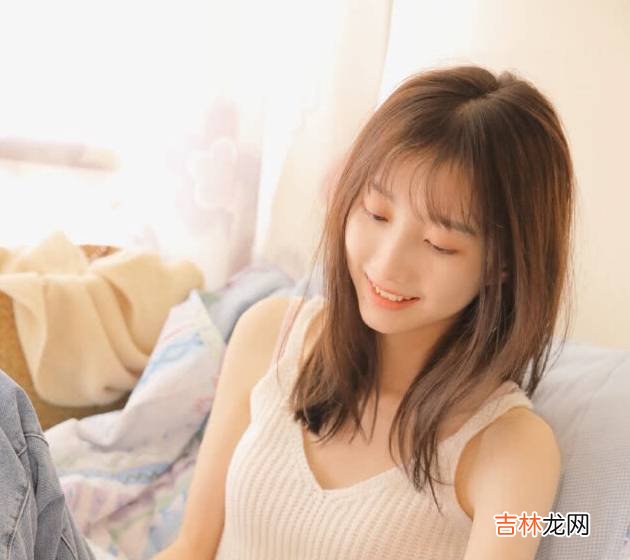 1、她对你的关心和呵护越来越烦女生有这样的表现 女生有这4种表现，说明她不爱了