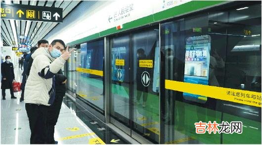 本文转自：齐鲁晚报青岛地铁4号线开通 “轨道上的岛城”呼之欲出