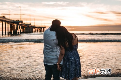 怎样追求自己喜欢的女生?和女生交谈 和女生交谈时,你可以这样追求自己喜欢的女生