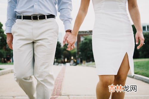 怎样追求自己喜欢的女生?和女生交谈 和女生交谈时,你可以这样追求自己喜欢的女生