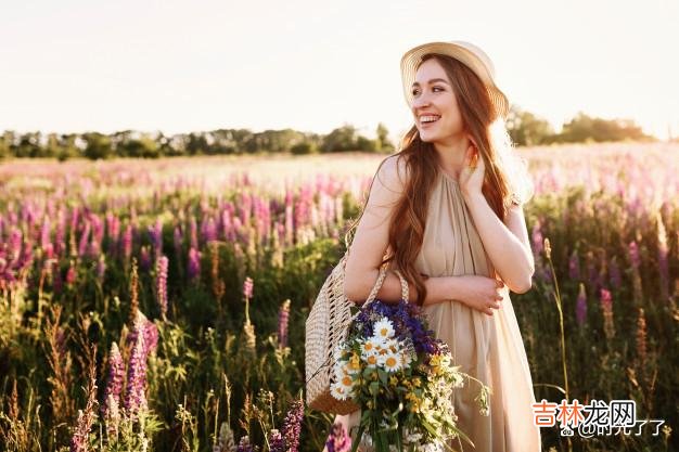 作家王小波说：生活是一个缓慢受锤的过程 越是缺爱的女人，越是敏感，自尊心也越强