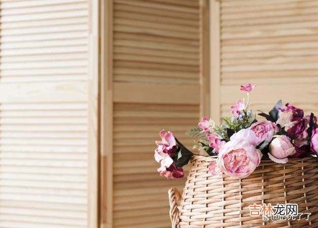 歌手莫文蔚在《他不爱我》当中唱道：我看透了他的心 看到男人表现出了这三个本能反应时，你就是真的爱你