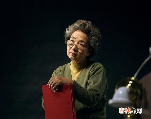 01到了中年 人与人之间的关系，终究是亲疏有别，并不是亲密的