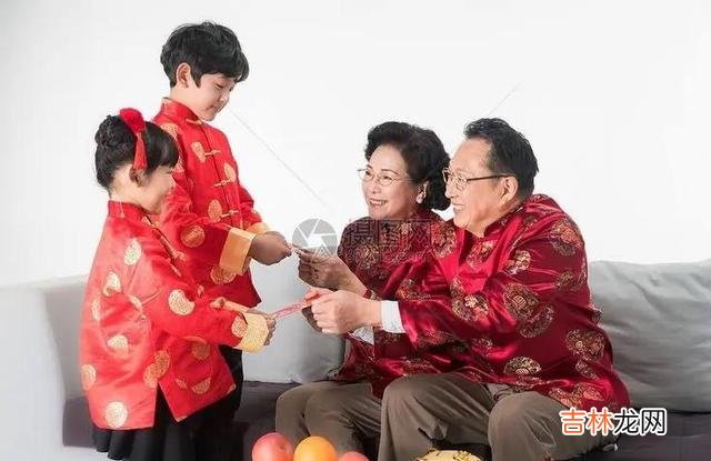 01到了中年 人与人之间的关系，终究是亲疏有别，并不是亲密的