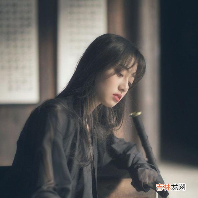 正如伊萨柯夫斯基所说：“爱情是需要两颗...|女人倘若喜欢你，就会让你开这些玩笑，说这些话，允许你越界
