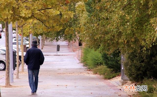 每个人都希望退休后可以过上幸福的生活 退休前出现这三种征兆，就要及时制止，提醒自己