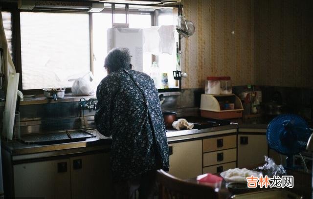 每个人都希望退休后可以过上幸福的生活 退休前出现这三种征兆，就要及时制止，提醒自己