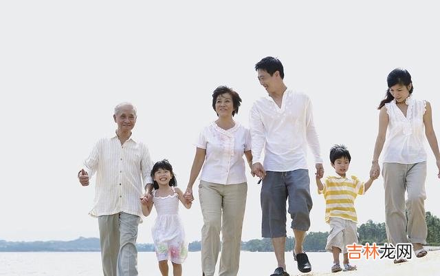 这世上有一扇门 人到六十，别让“家庭”成为亲人活动的地方