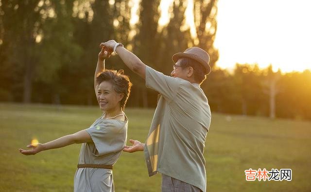 父母的钱 人到晚年，不管你再有钱，这存款都不能告诉子女知道