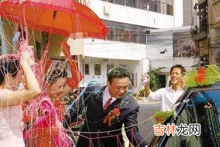 客家妹出嫁为什么要撑红伞？