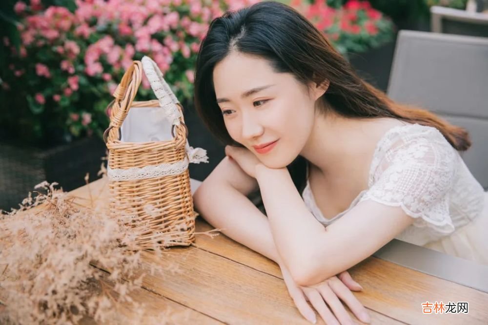 异性相处，男人有这5个反常表现，一定很爱很爱你