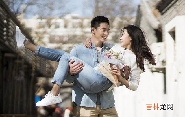 和男人相处 想要让对方喜欢上你，你是需要一些小手段的