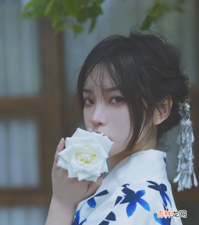 女人出轨难道都是因为无奈和缺爱吗？由于出轨一定会围绕着‘性’展开 不管是男人出轨还是女人出轨，本质都是一样的：因为新鲜感