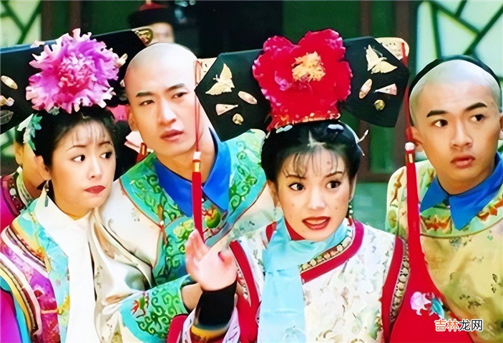 小燕子和知画谁是正妻？睡衣、旗头上的区别！当家主母一目了然
