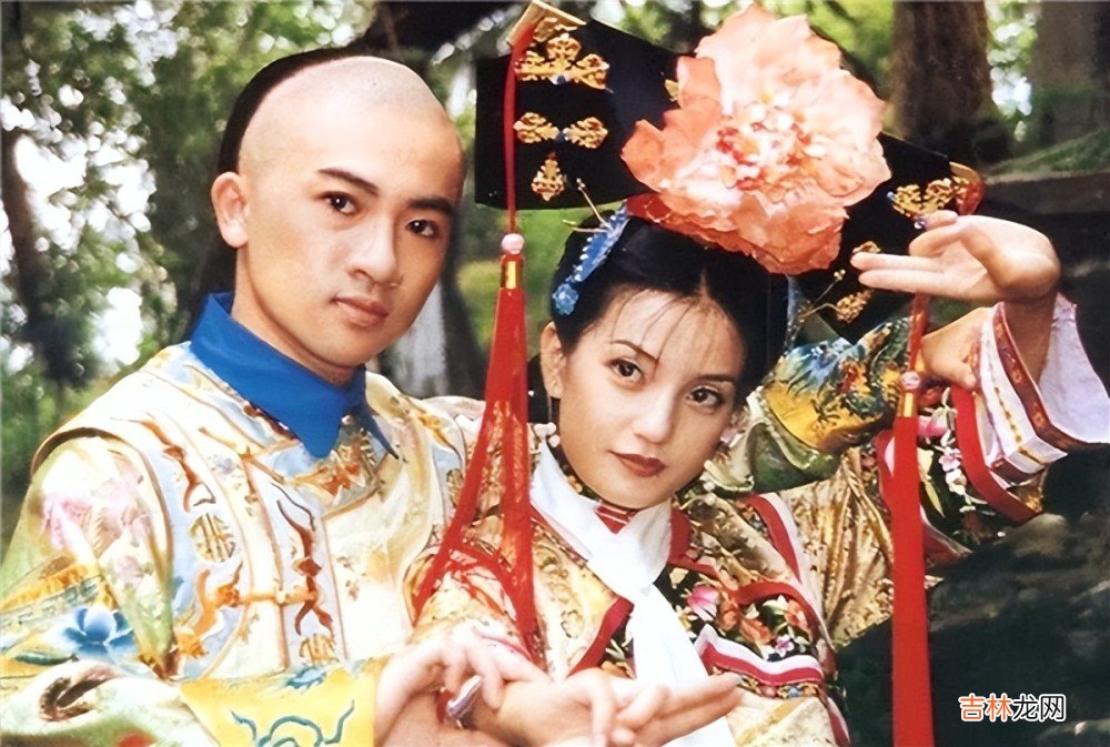 小燕子和知画谁是正妻？睡衣、旗头上的区别！当家主母一目了然