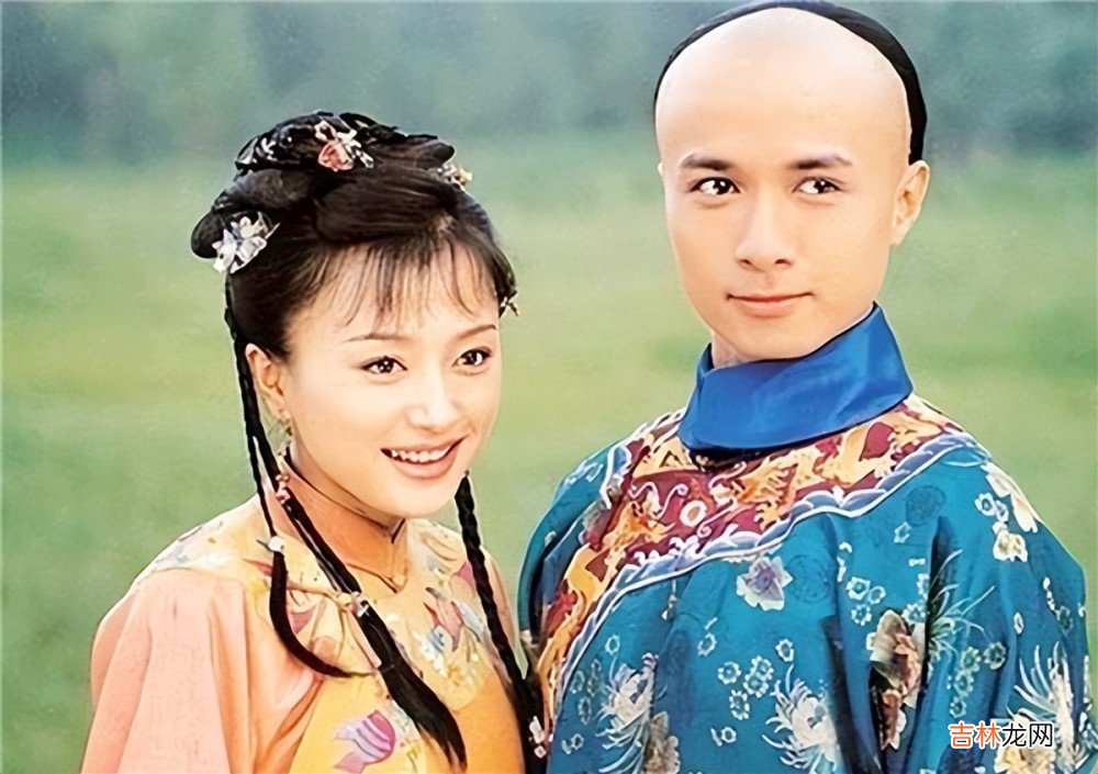 小燕子和知画谁是正妻？睡衣、旗头上的区别！当家主母一目了然