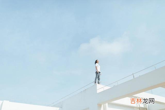 1.今天看到一个悲伤的故事。|比起爱而不得，我最难过的是，我还活着，你却去了另外一个世界
