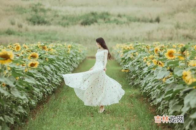 1.男人在感情里 一个男人对你动了情，男人的眼神是藏不住的，会有很多反应