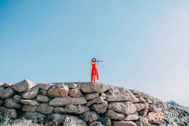 当两个人在一起时间越久 夫妻睡觉时，用这几种“身体语言”抱着你的男人，往往更爱你