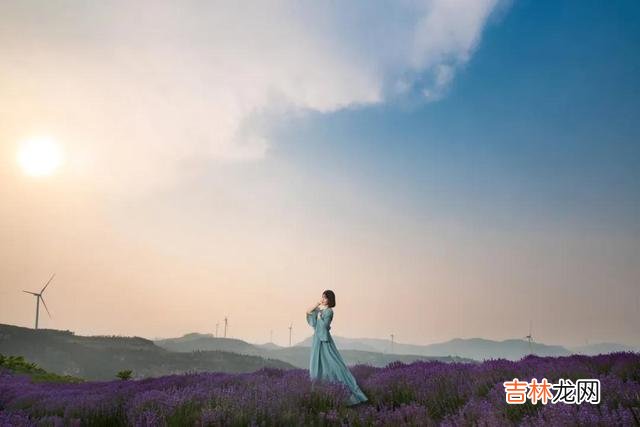 1.没有人会无缘无故 缘分注定的人,往往也是经常出现在你梦里的人