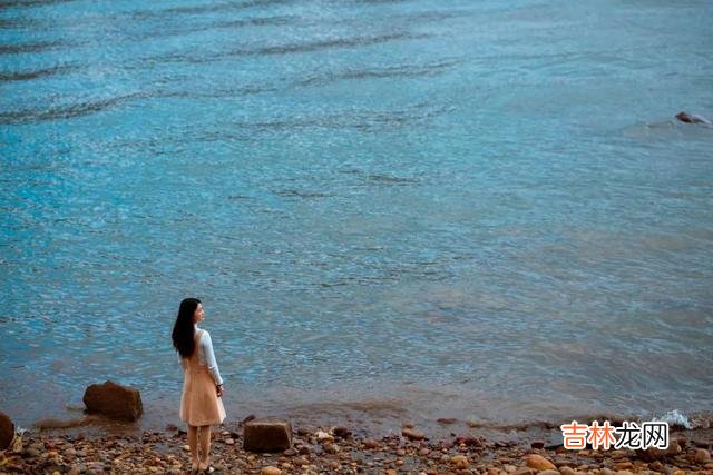 1.男人对于一段感情的坚持 男人在感情里，对你的态度，决定了他是不是爱你