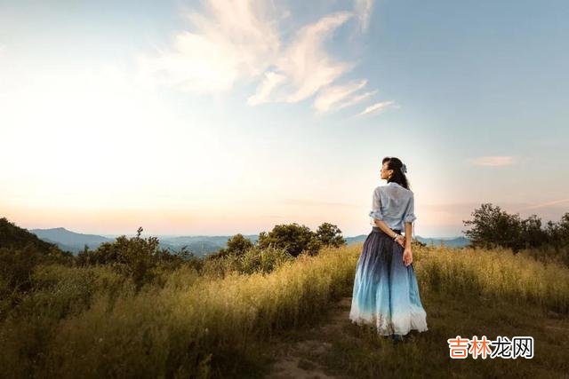 1.对张爱玲最刻骨铭心的一句话就是：“也许每一个男子 男人要学会，在感情当中珍惜女人，也要学会，在婚姻当中珍惜女人