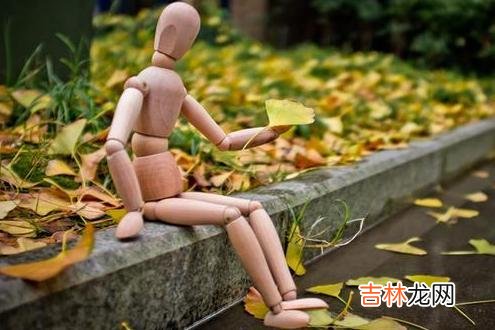 我们常说：日有所思 如果一个人经常出现在你的梦里，可能是在向你传输着