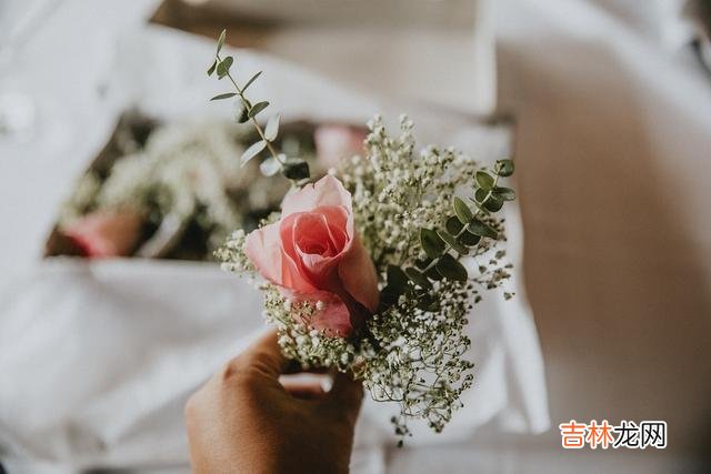 有些男人的痴情和深情 男人发自内心爱过一个女人，断联后会变成以下两种样子