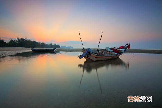 一首火遍大江南北的《真心英雄》中唱到：“不经历风雨 一个人经常做这两件事，说明他的思想境界高于常人，格局高远