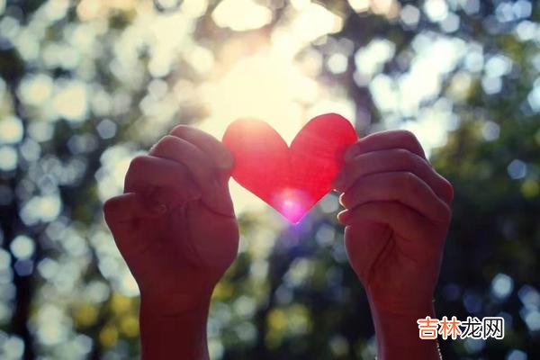 感情不是一个人的独角戏 女人在这三个时刻联系你，多半是把你当备胎利用了，要留个心眼