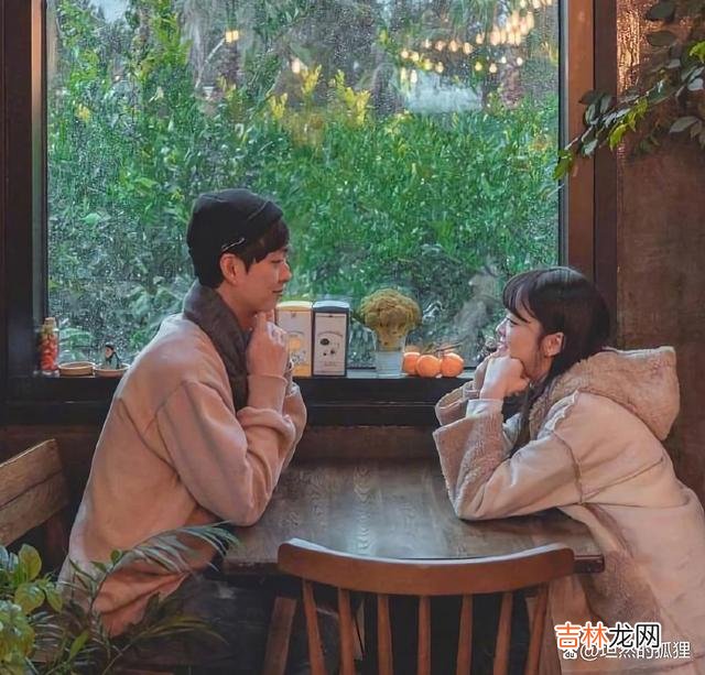 -01-生活中 男人若对你动了真情，他会对你有这个迹象