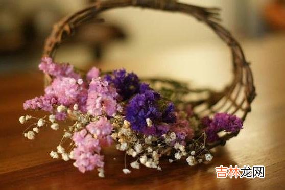 一个人在不同的人生阶段 追求中年女人，不用拼命对她好，只需要主动给她两样东西