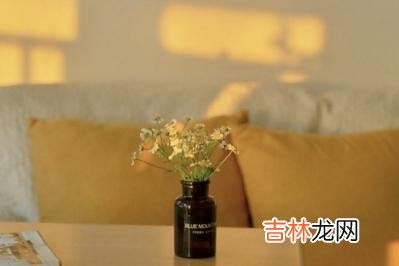明代学者张岱所著的《陶庵梦忆》中写道：“人无癖不可与交 一个人有这三种表现，说明他不能深交