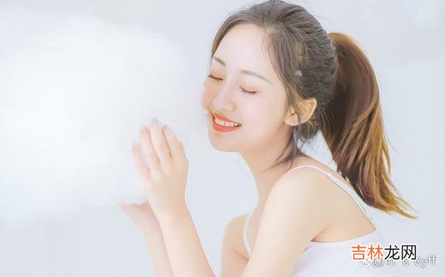 莎士比亚说：“女人是用耳朵恋爱的 和中年女人相处，多说这些“肉麻话”，她会特别动情