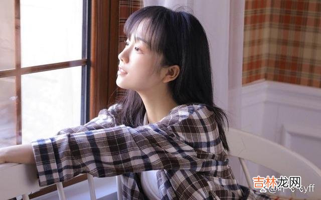 《悲惨世界》里写：“真爱的第一个征兆 女人这三个“身体语言”，就是默许“暧昧”的信号
