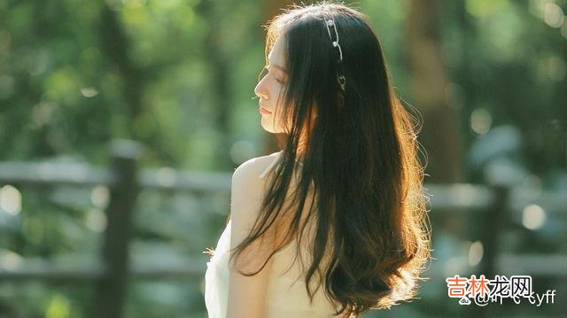 女人面对男人的撩拨 一个男人如此撩你，多半不是真心的，离他越远越好