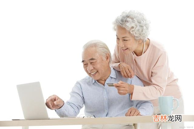 人老了 晚年没有孝顺的子女，再多的钱财也活得不顺心
