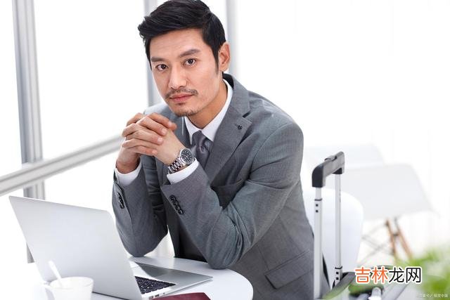 婚姻里 中年离婚男人就一个字，惨中年夫妻离婚，谁的日子过得更惨