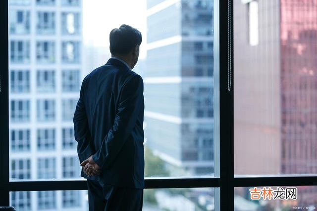 婚姻里 中年离婚男人就一个字，惨中年夫妻离婚，谁的日子过得更惨