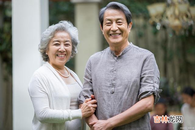 70岁的张大爷说 老伴才走了半个月，张大爷却开始想她了